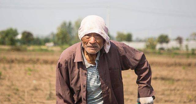 老祖宗说的“男人无毛贵如金，女人有毛混半街”是什么意思？