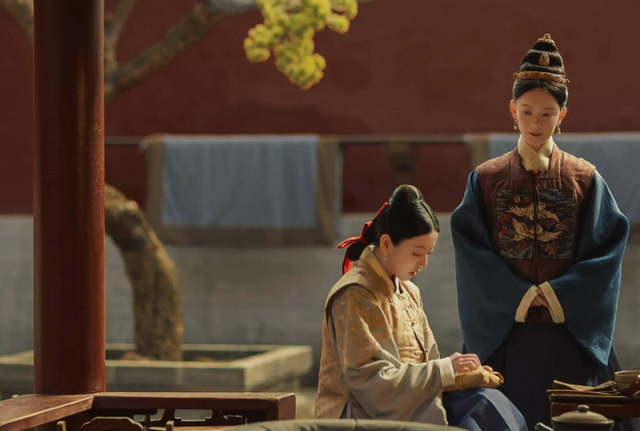 《尚食》的服饰的标志，给人一种雍容华贵的美感(《尚食》)