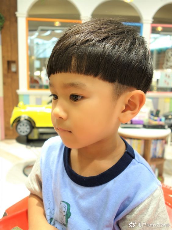 最帅气的三种小男孩发型，效果就是不一样，剪完真时尚-帅气2024小男孩发型短发