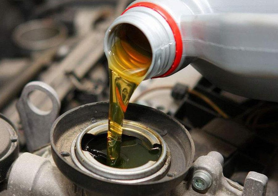 电动机与燃油机的区别及其影响