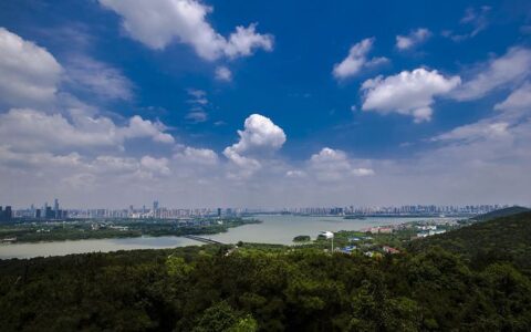 江苏一5A景区靠大佛闻名全国，门票不便宜要210，游客却络绎不绝