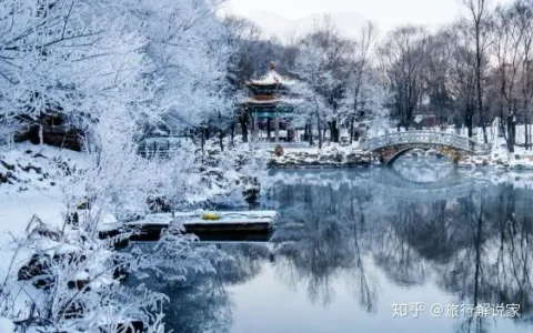 辽宁本溪水帘洞奇特风景，比水墨画还美，游玩之人无不称赞！