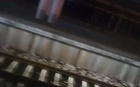 两个人从广东广州到湖南旅游要花多少钱？