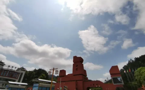 韶关「丹霞山」是一个什么景点，有哪些推荐的游玩攻略和特色景观？