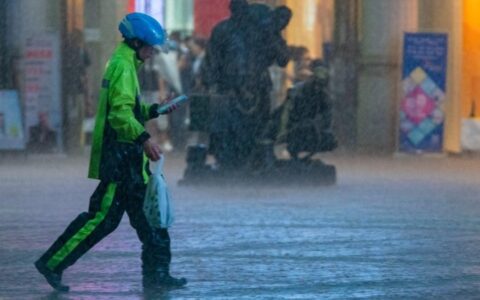 预警！预警！飑线持续东移，广州还有特大暴雨，尽量减少外出