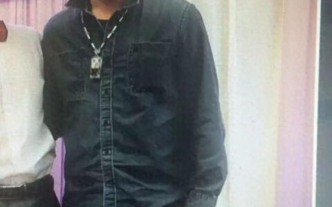 小伙坐轮椅8年练出6块腹肌，毅力与坚韧书写生命传奇