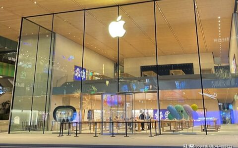 iPhone16国行售价曝光！被指“变秃了”，网友：再更新就把屏幕取消了