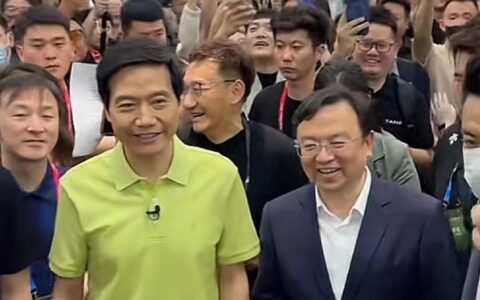 为何小米汽车展台人山人海？