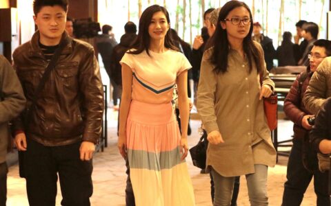 江疏影雨夜秘密聚餐，疑似为新戏预热？