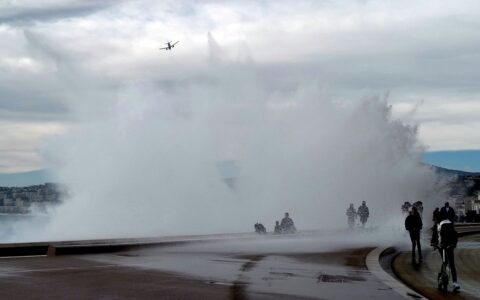 男子亲历30米巨龙风：生死瞬间的深度思考