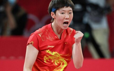 连扳3局4-2战胜孙颖莎 王曼昱首夺世乒赛女单冠军