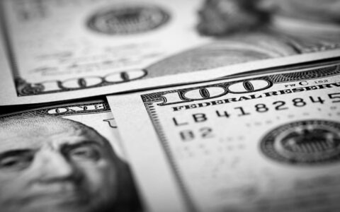 联储官员不急于降息：背后的深意与市场影响