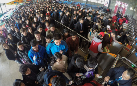 五一小长假火车票抢票大战全面打响，旅客们提前备战热情高涨
