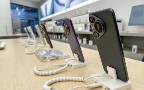 华为Pura70系列约一分钟售罄：现象背后的深层解读