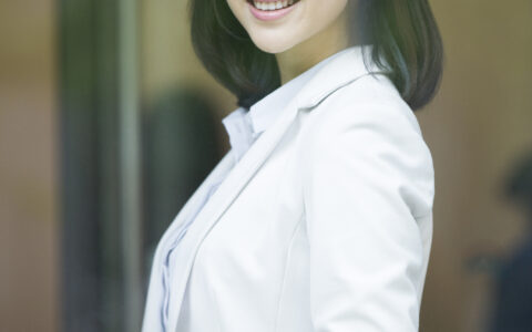 吴恙自我定位为“18线演员”：娱乐圈的新视角还是谦逊的表达？