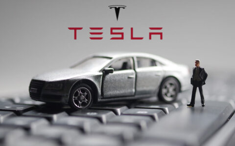 特斯拉五年变革之路：持续创新，引领未来