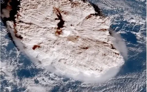 汤加火山爆发，威力相当于1000颗核弹，影响巨大，堪比史上7级火山喷发后的无夏之年？