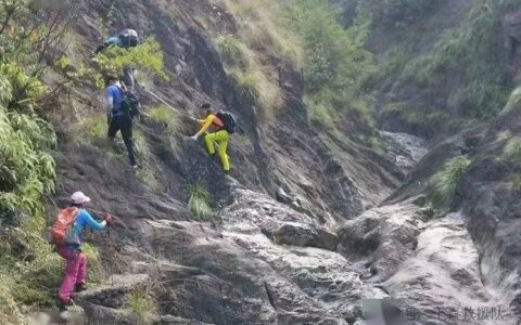 险！永康一人在九泄潭爬山，被困半山腰…..