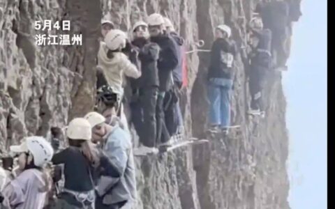 吓人！游客被挂半山腰1个小时？景区回应