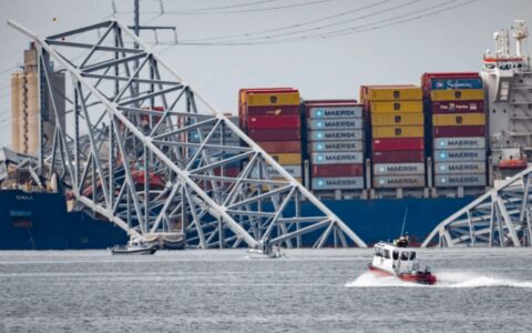 突发！马士基货轮撞塌美东巴尔的摩大桥