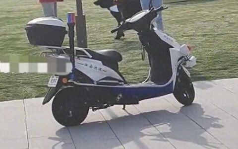 上海骂保安红衣男真实身份曝光！罗总顶住压力没辞退保安！