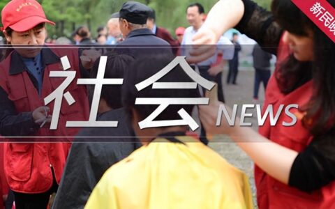 老人公共澡堂泡澡晕厥 警民携手救回一命
