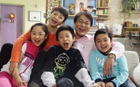 《家有儿女》10位小演员今昔对比，有人逆袭大火，有人默默无闻 ​​​