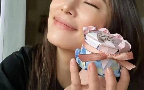 原创
            好家伙！林心如晒母亲节礼物，7岁小海豚全英文表白令人赞叹！