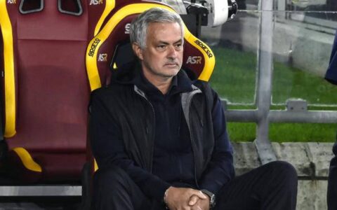 原创
            罗马困境！穆帅下课，欧战梦碎，欧冠希望渺茫