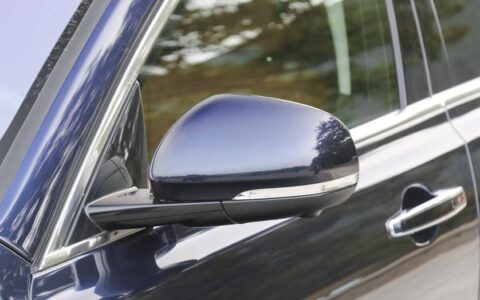 原创
                价格“跳水”比奔驰E厚道！提速仅6秒，束手无措跌12万仍没人想要