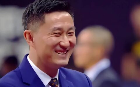 原创
            恭喜！易建联喜提新车，现场试驾，车企老总亲自陪同，引球迷围观