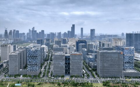 “很好的卖房换房机会”，继拟“买房送户口”之后，南京再出政策刺激购房需求