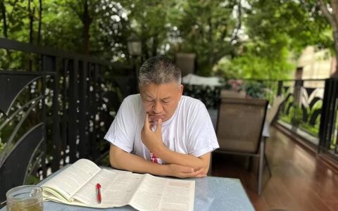 55岁“高考钉子户”梁实：第26次备考，目标川大，今年能否如愿？