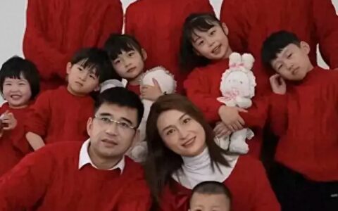 34岁年轻妈妈520晒9个孩子的照片