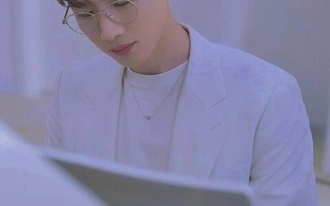 白敬亭，清秀俊朗的颜值，干净儒雅的气质，真的超有范！