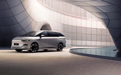 四季度营收、毛利显著提升 小鹏汽车现金储备重回高位进入大产品周期