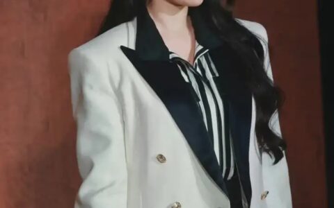 舒淇鲨疯了，替刘亦菲回骂，生图赢麻了整个广场！