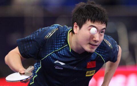 拒绝一日三连败！梁靖崑3：1淘汰周启豪晋级男单八强，冲击冠军