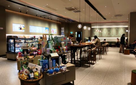 星巴克设消费入座提示牌，这波操作你怎么看？