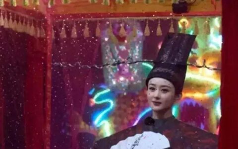 原创
            赵丽颖综艺惊艳亮相：黑衣红轿判官造型神秘迷人-赵丽颖红衣服古装