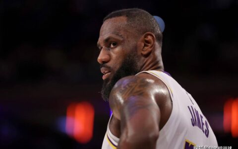 原创
            詹姆斯宣布1.68亿续约湖人，合同添加霸王条款，佩总再送2大特权-詹姆斯签了湖人几年