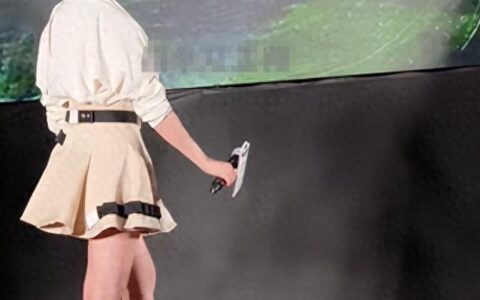 36岁刘亦菲亮相发布会？网友炸锅：身材走样了吗？-刘亦菲出席活动礼服