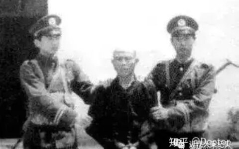 大案纪实：龙治民，三年杀48人，尸体像码柴垛一样码在地窖里-龙治民案详细回颀