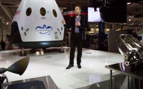 外媒曝马斯克与SpaceX多名员工有染：与小20岁实习生下属发生关系，让女员工为其生孩子-马斯克持有spacex股份