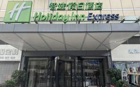 酒店标错价格40元一晚被订上千单！律师回应，可以撤销，不服去告-酒店标错价格谁承担