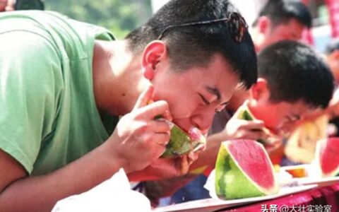 老外吃不起，中国人炫不完！谁让14亿中国人实现了西瓜自由？-外国人在中国吃西瓜