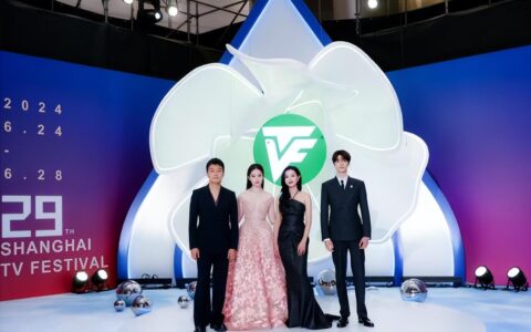 白玉兰红毯：刘亦菲珠圆玉润，万茜长发美翻了，王阳发言亮了-2021白玉兰走红毯