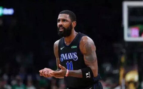 原创
            独行侠惨败，欧文回应客场被狂嘘，我以为嘘声会更大，结果太小了-欧文打球视屏在线观看