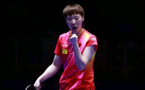 王曼昱球迷机场蹲守质问马琳，奥运名单引争议，注意看马琳反应-王曼昱去东京奥运会了吗