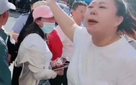 高考孩子迟到没进去！母亲门口愤怒吐槽，数学能考150分！-高考考生迟到